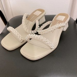 Women’s Dolce Vita River Pearl heeled bridal sandals in Vanilla Pearl, size 8.5